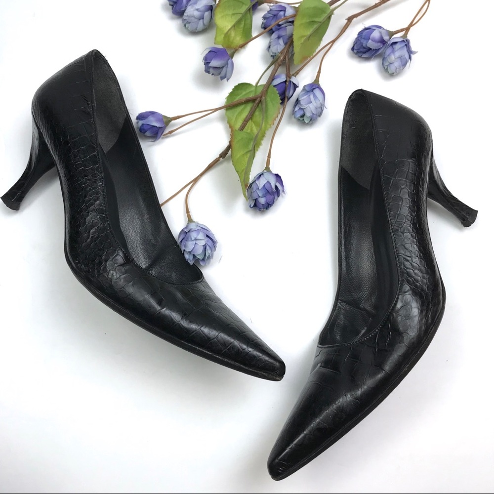 Stuart Weitzman Leather Croc Embossed Classic Pump